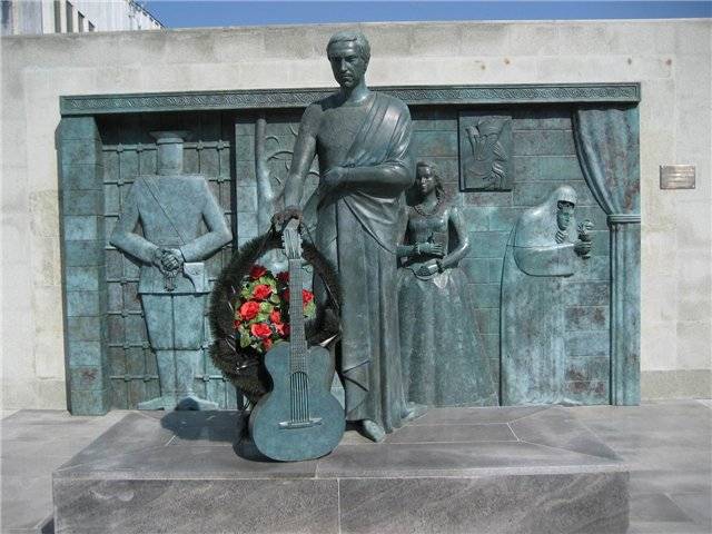 памятники памятники